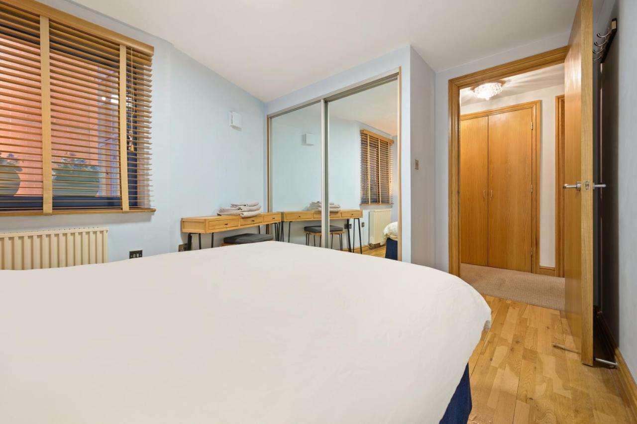 Lovely 2 Double Bedroom Flat With Patio Манчестер Екстер'єр фото