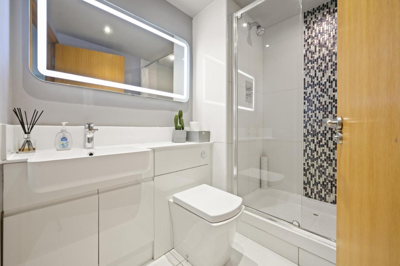 Lovely 2 Double Bedroom Flat With Patio Манчестер Екстер'єр фото